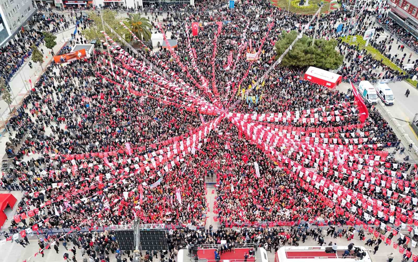 Özgür Özel, ’Millet İradesine Sahip Çıkıyor’ mitinglerini Samsun’dan başlattı