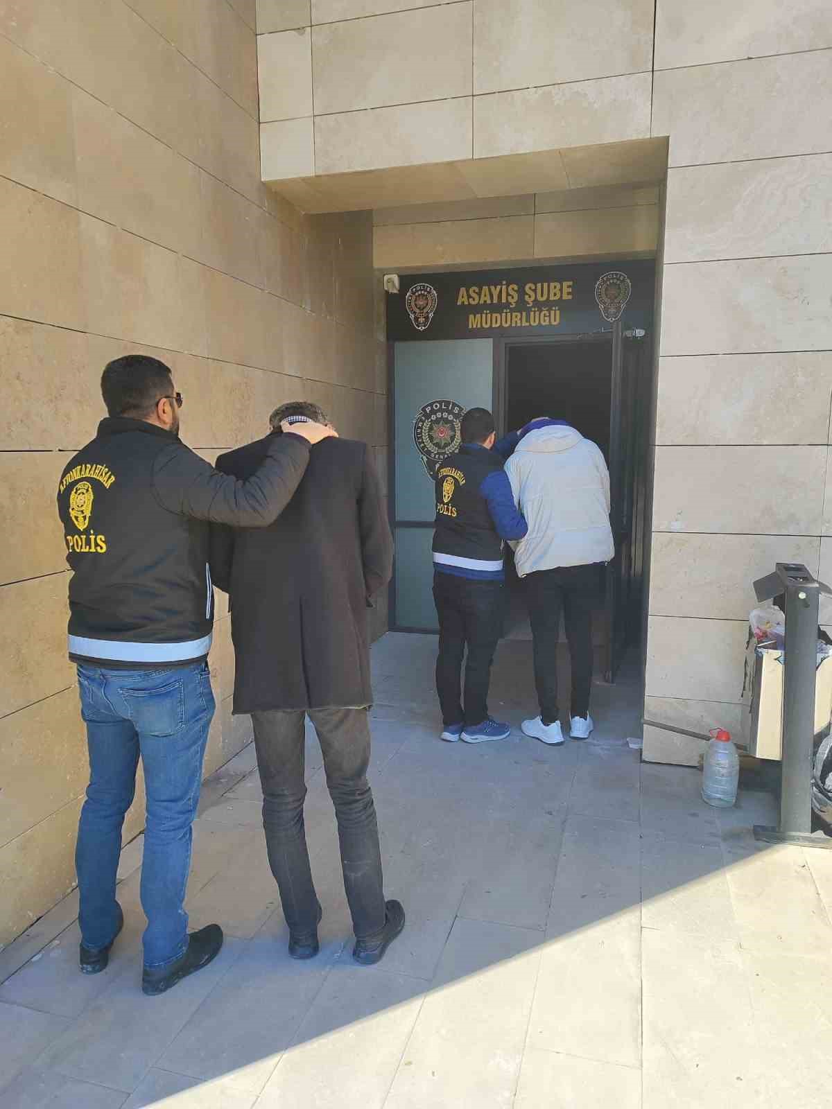 7 kuyumcuyu sahte altınlarla dolandıran şüpheliler yakalandı
