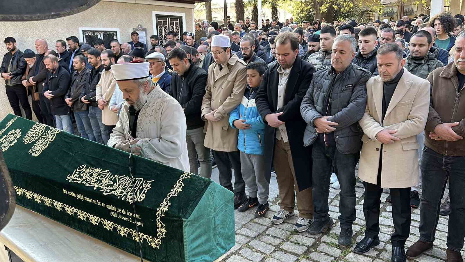 Üsküdar’da komşusu tarafından öldürülen adam son yolculuğuna uğurlandı