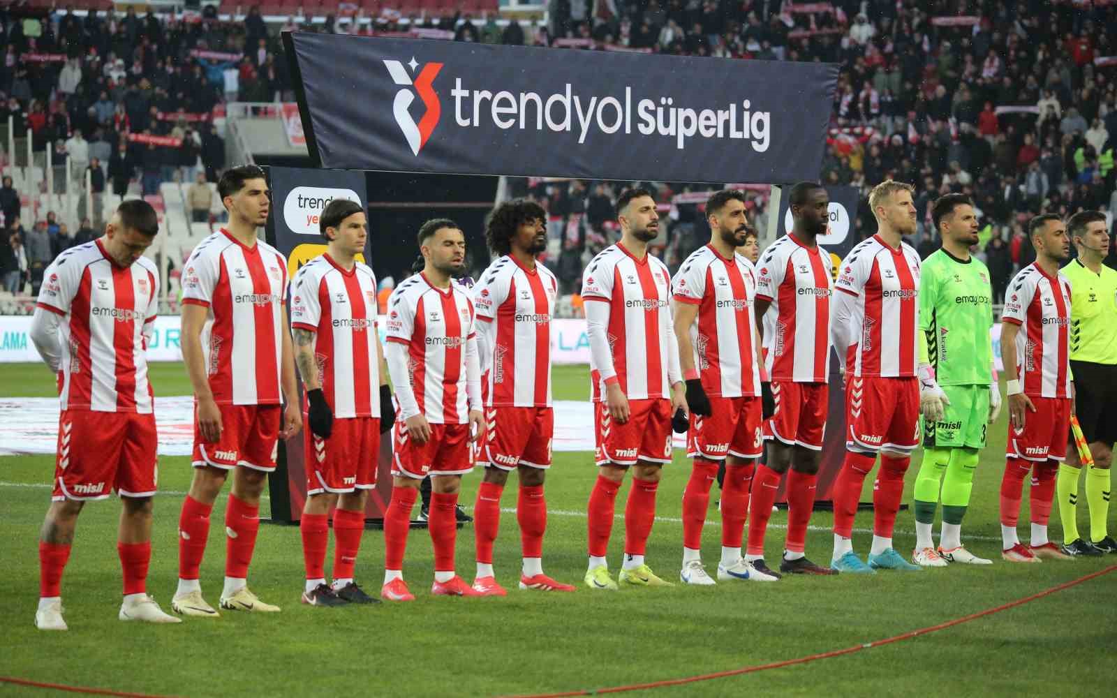Trendyol Süper Lig: Sivasspor: 0 - Fenerbahçe: 0 (Maç devam ediyor)
