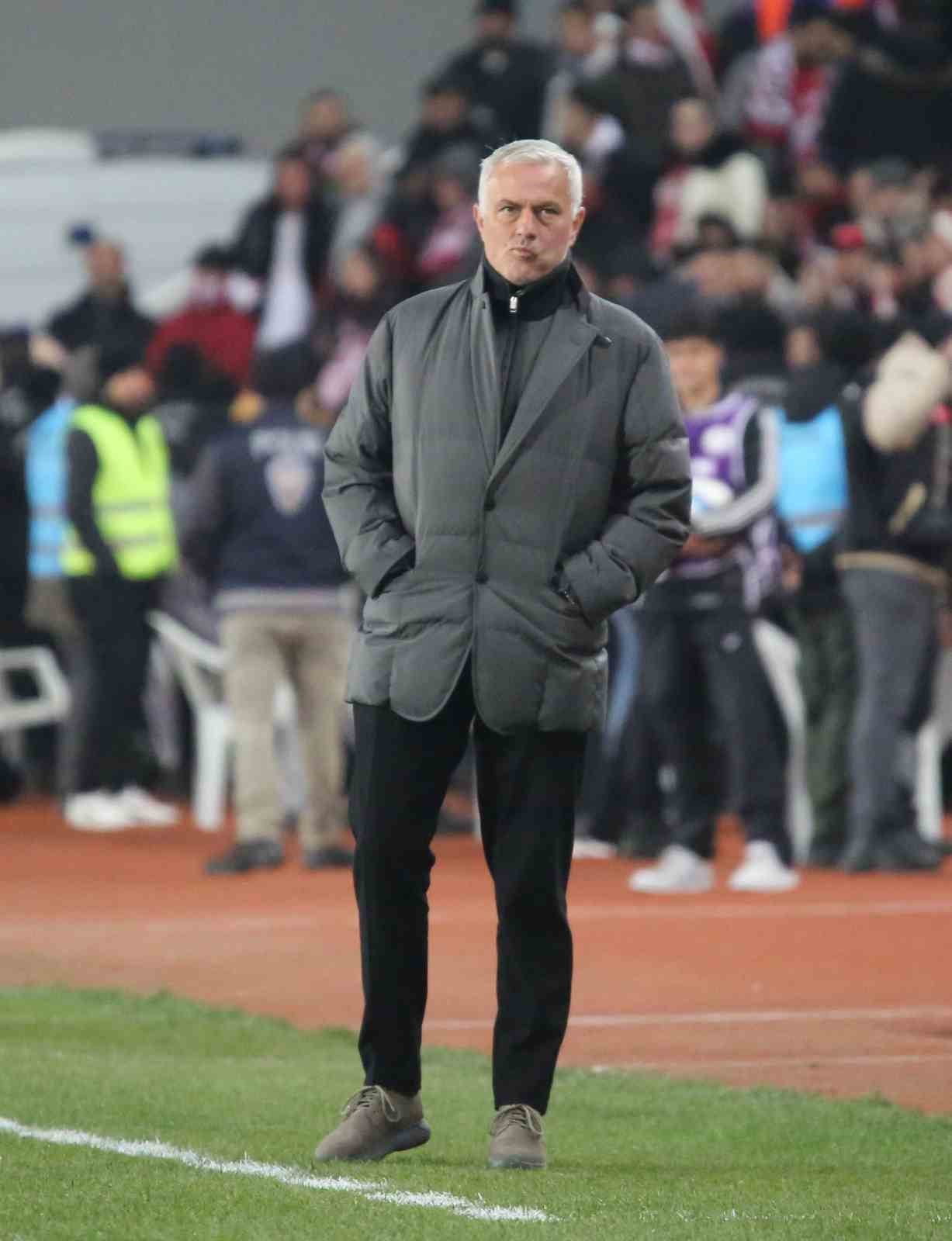 Trendyol Süper Lig: Sivasspor: 0 - Fenerbahçe: 1 (İlk yarı)