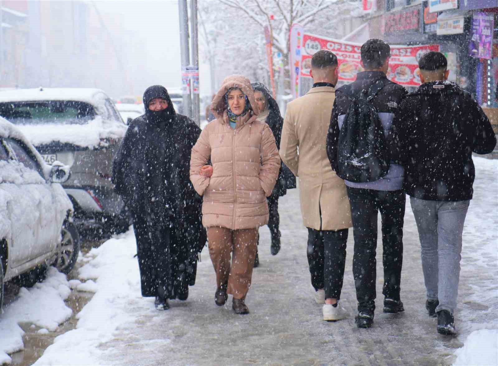 Muş’ta eğitime kar engeli