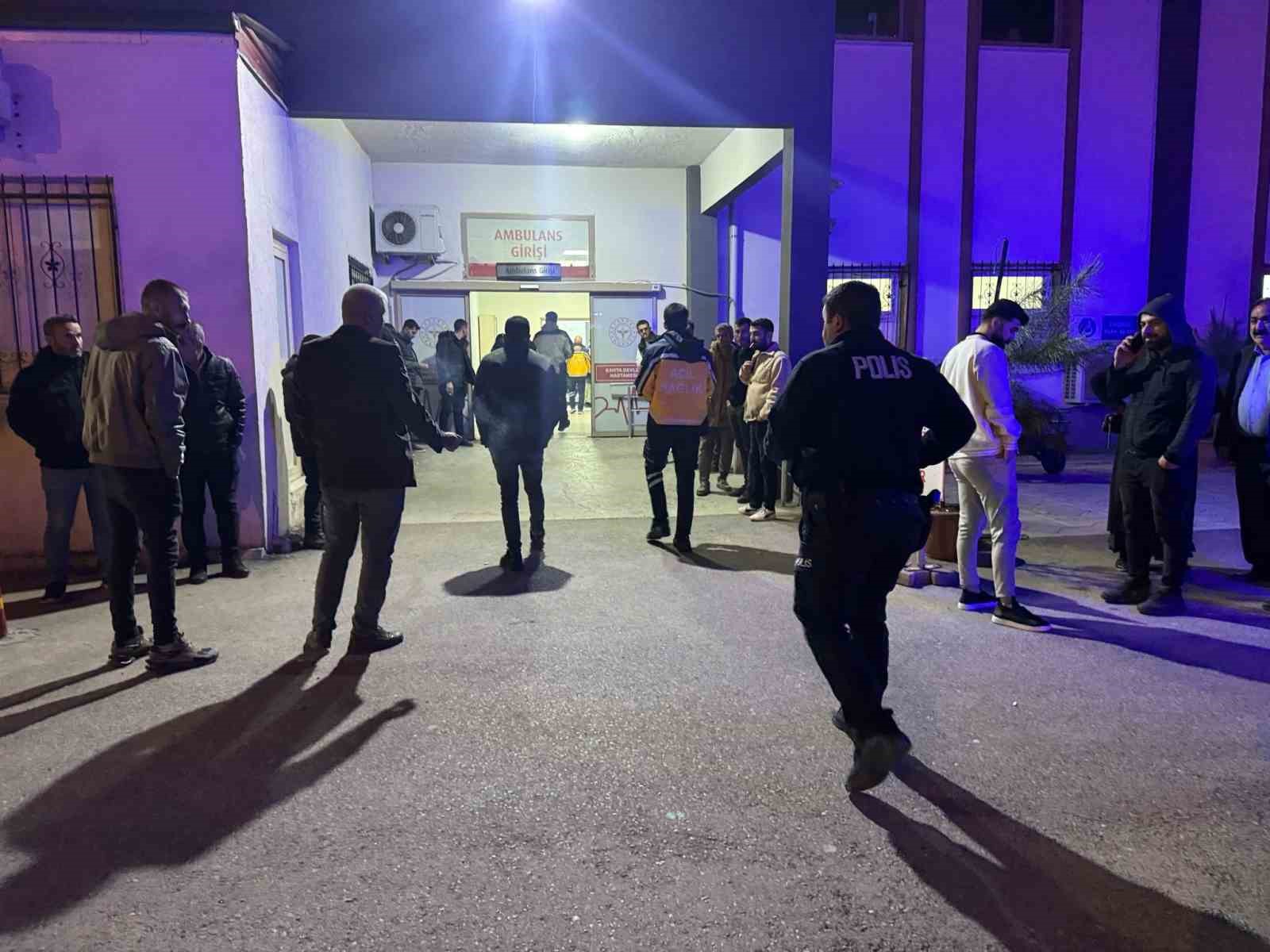 Kahta’da 2 grup arasında bıçaklı kavga: 1 yaralı