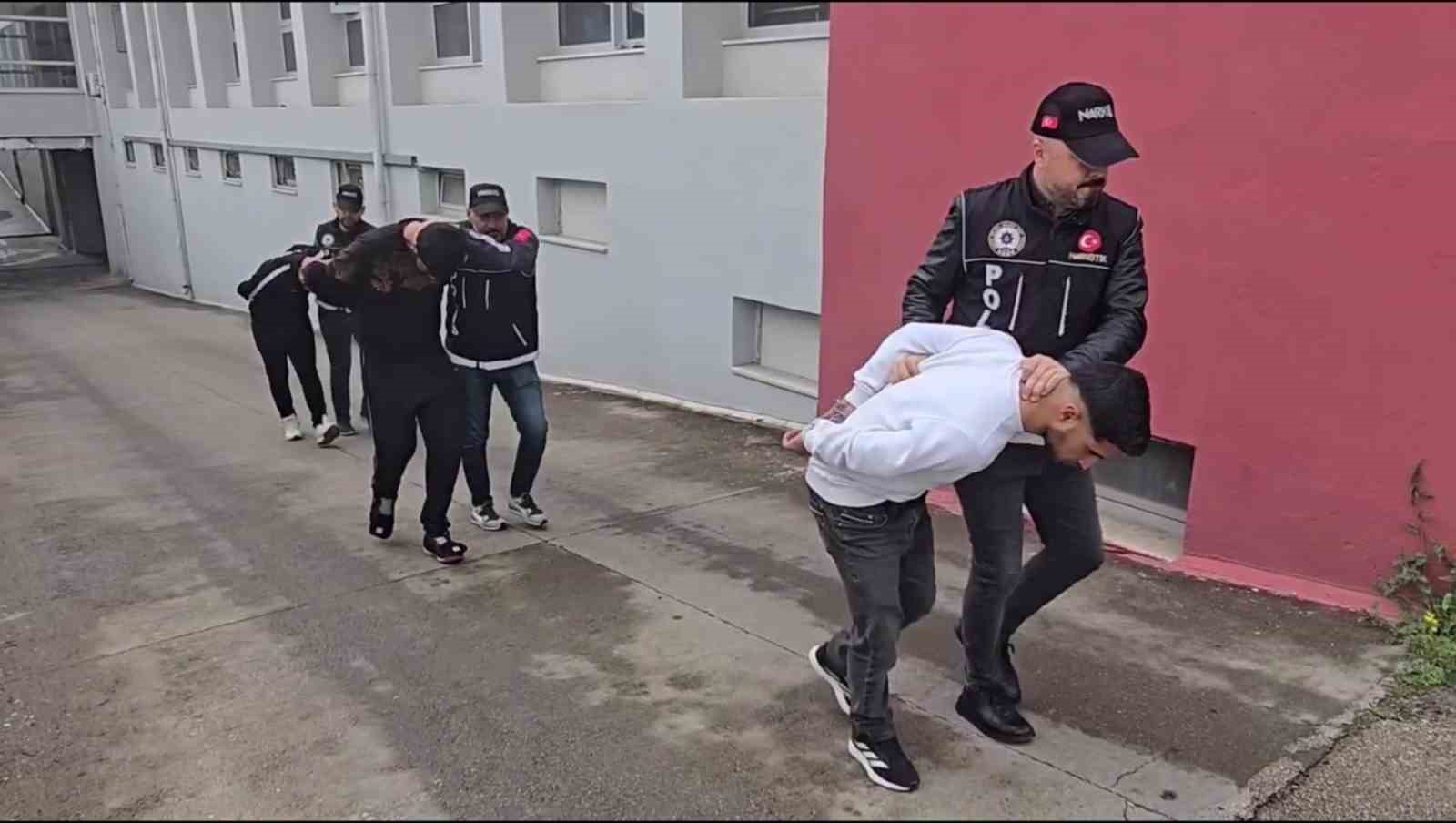 Binlerce hap, 350 kilogram bonzai üretilecek ham madde ele geçirildi: 32 tutuklama