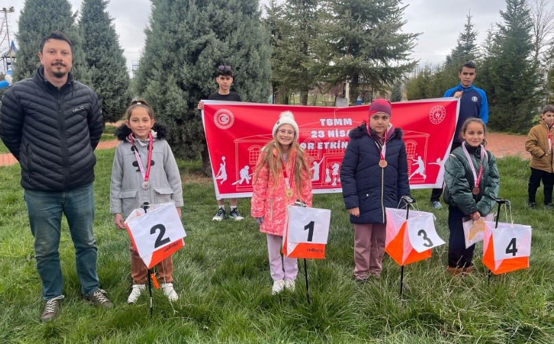 K&uuml;tahya Şehzadeler Parkı&rsquo;nda nefes kesen oryantiring m&uuml;cadelesi
