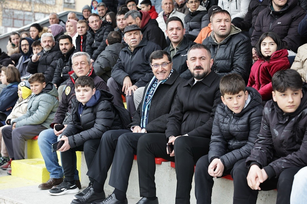 Başkan Kahveci’den genç futbolculara destek