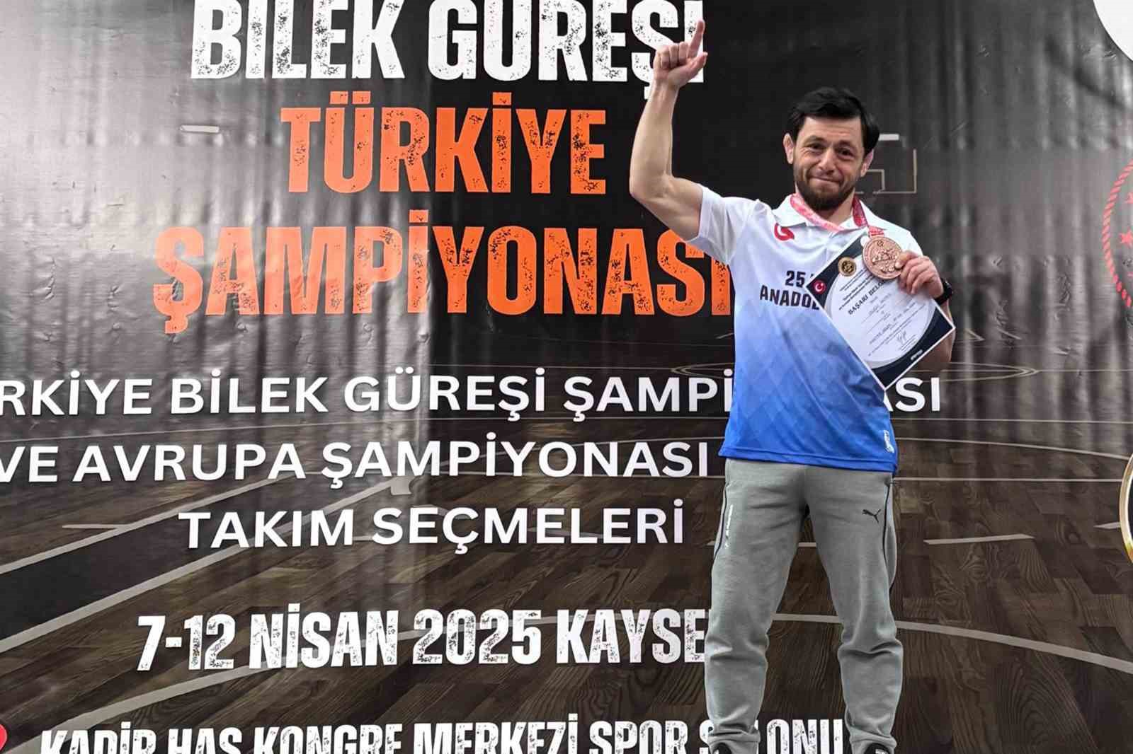 Samsun&rsquo;un bilekleri T&uuml;rkiye şampiyonasında zirveyi bırakmadı
