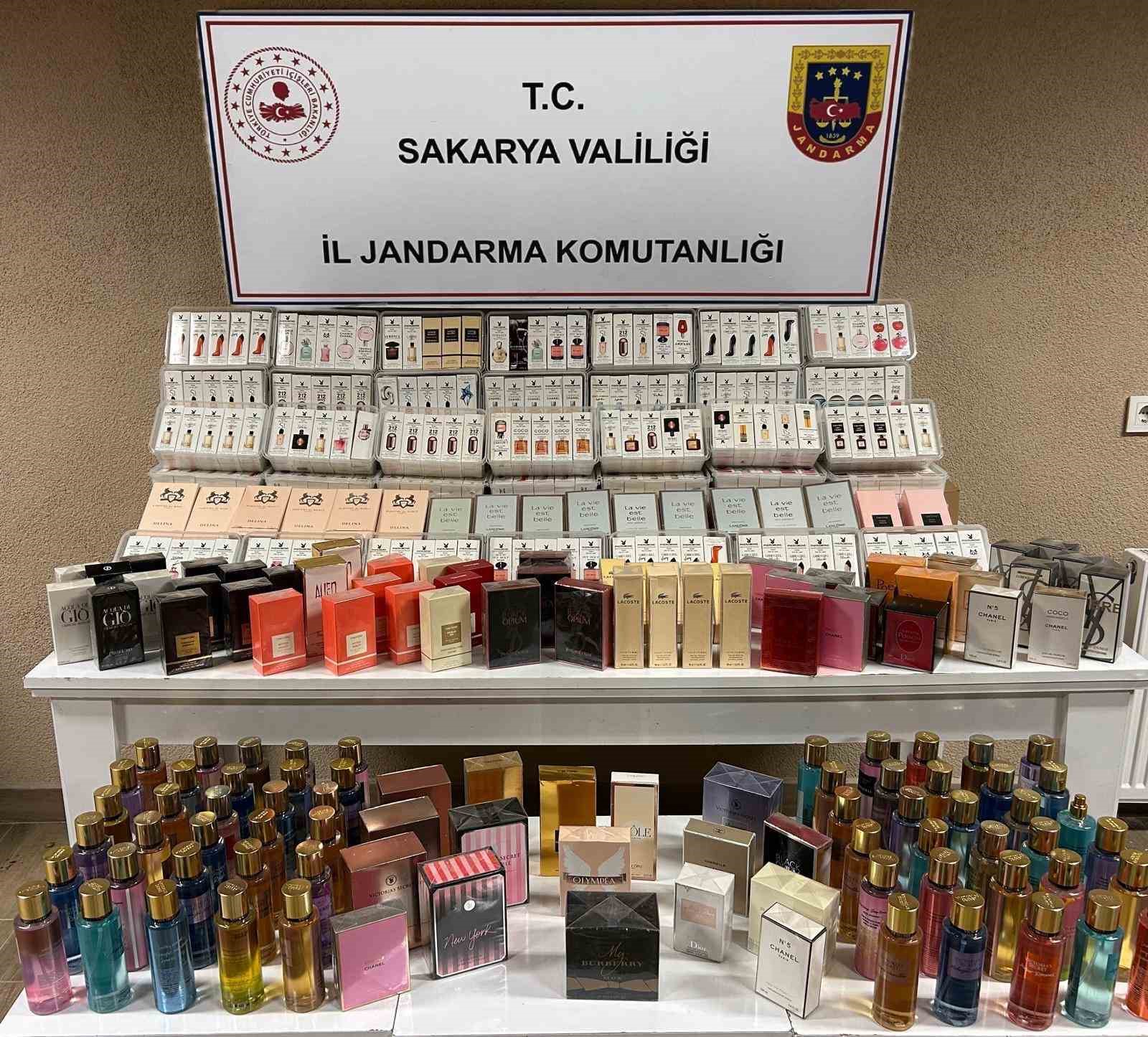 1,5 milyon liralık ka&ccedil;ak parf&uuml;m ele ge&ccedil;irildi
