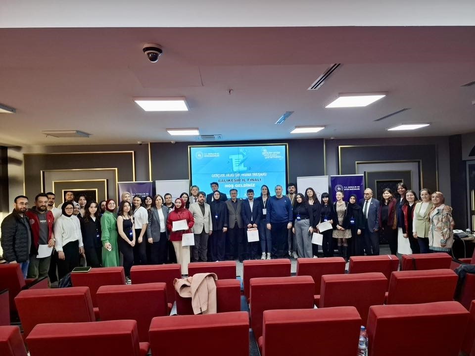 Balıkesirli gen&ccedil;ler &rsquo;K&uuml;lt&uuml;r ve Sanat&rsquo; da yarıştılar
