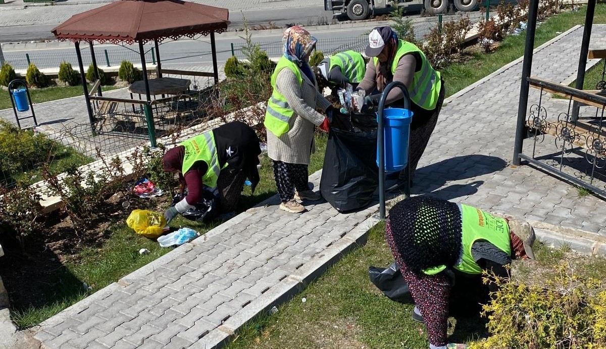 Niğde&rsquo;de parklarda bahar temizliği başladı
