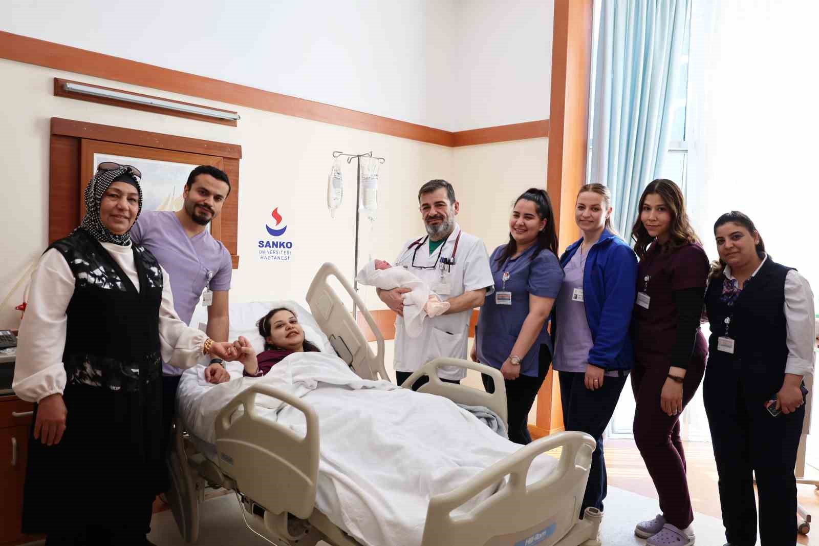 Kanseri yendi, sağlıklı bir bebek dünyaya getirdi