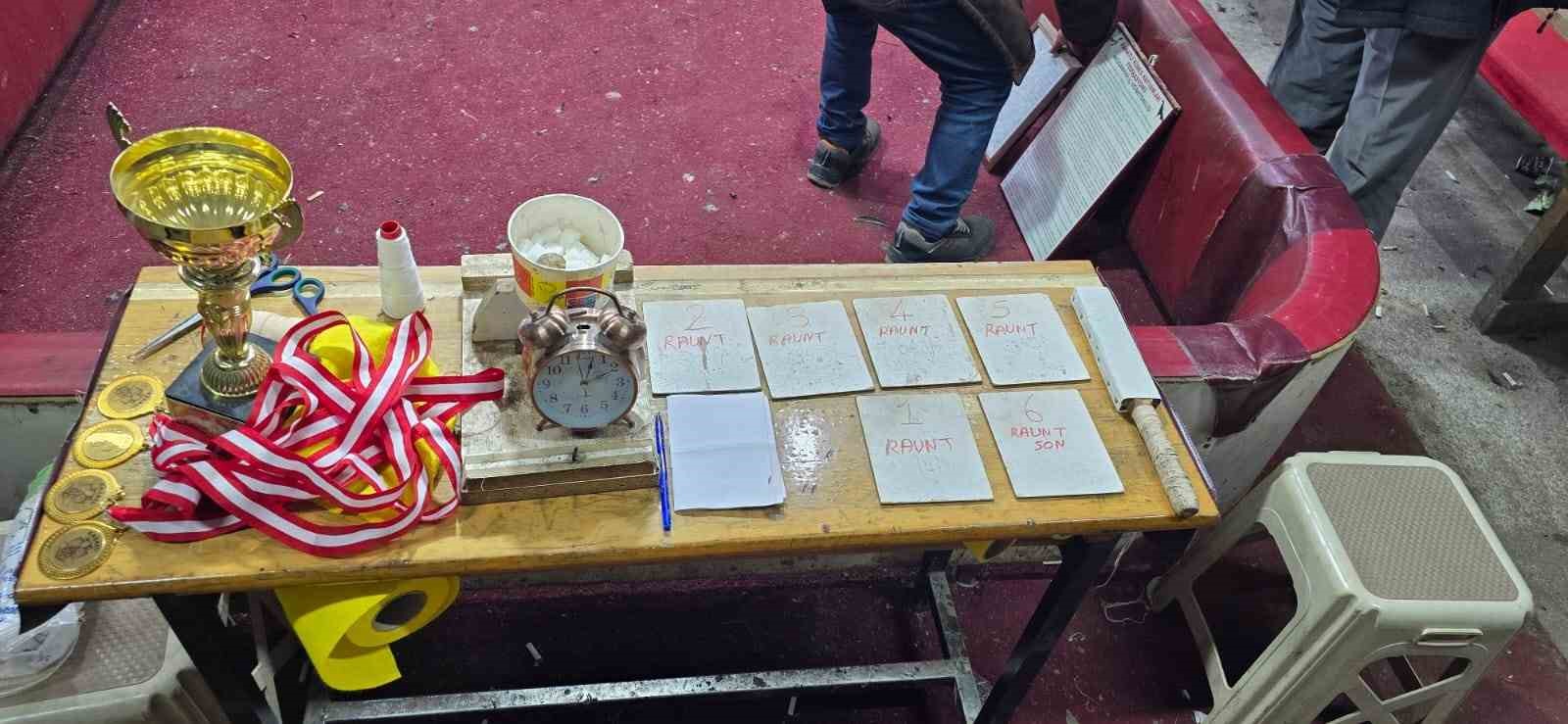 Jandarmadan horoz d&ouml;v&uuml;ş&uuml; yapılan mekana film gibi baskın: Saniye saniye kaydedildi
