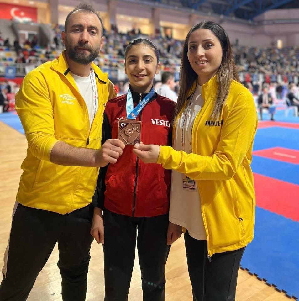 Muş şampiyonluklarla yükselmeye devam ediyor