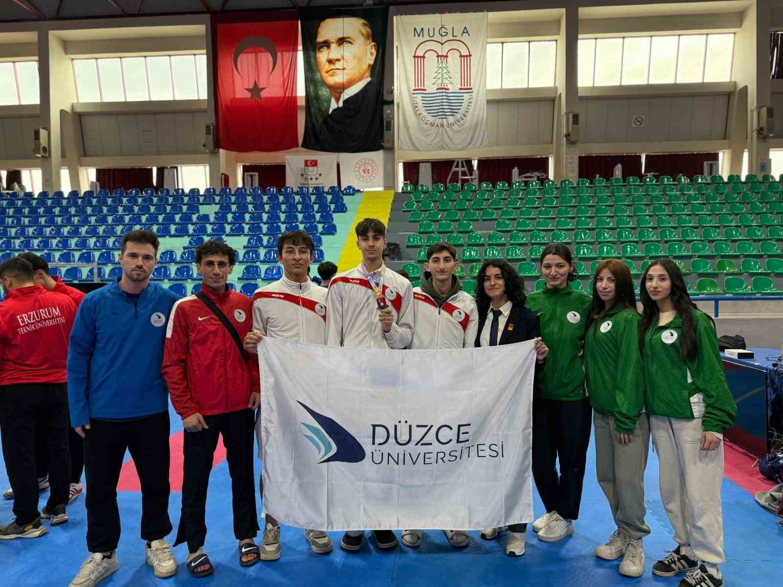 Düzce Üniversitesi öğrencilerinin büyük başarı gösterdi