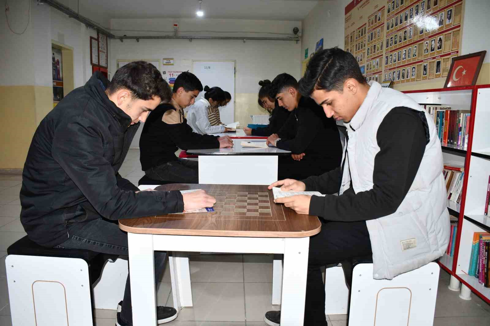 6 bin nüfuslu beldenin yarısı kitap okumaya başladı