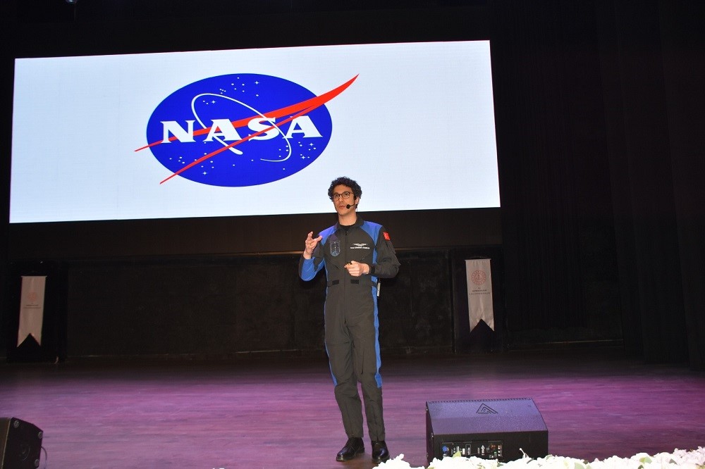 T&uuml;rk astronot Atasever Batman&rsquo;da &ouml;ğrencilerle buluştu
