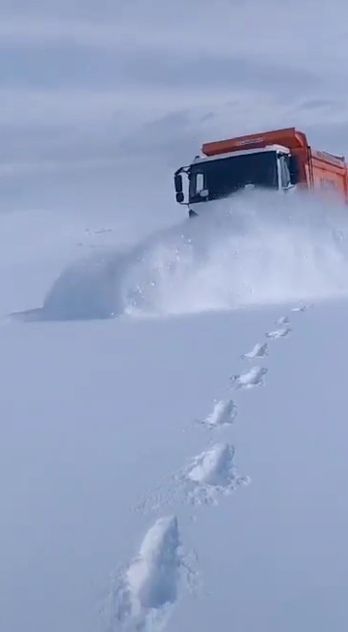 Kağızman-Cumaçay karayolu ulaşıma kapandı