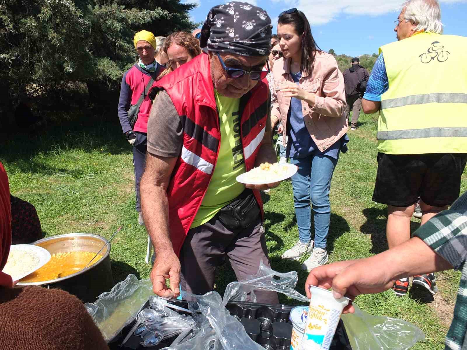 Balıkesir&rsquo;de k&ouml;yde bahar şenliği yapıldı
