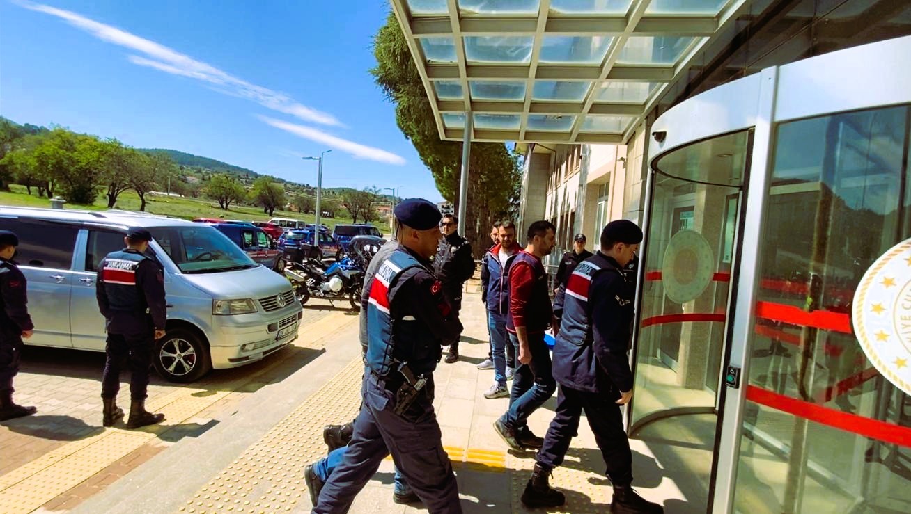 Miras kavgasında kardeşini ve yengesini öldüren ağabey adliyeye sevk edildi