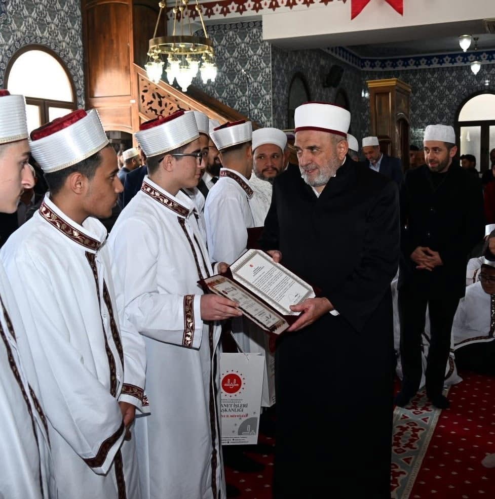 Osmaniye&rsquo;de 180 hafız &ouml;ğrenci i&ccedil;in &lsquo;Hafızlık İcazet Merasimi&rsquo; d&uuml;zenlendi
