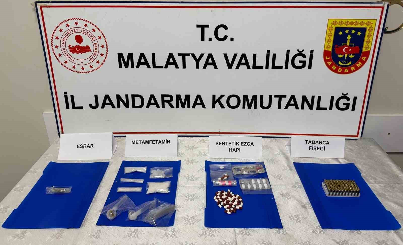 Malatya&rsquo;da &ccedil;ok sayıda ka&ccedil;ak &uuml;r&uuml;n ve uyuşturucu madde ele ge&ccedil;irildi
