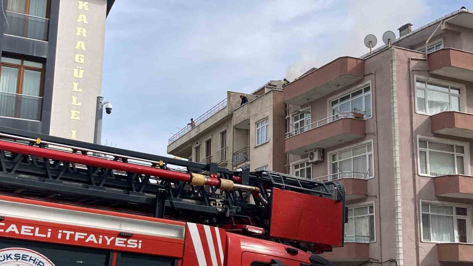 4 katlı binada korkutan yangın
