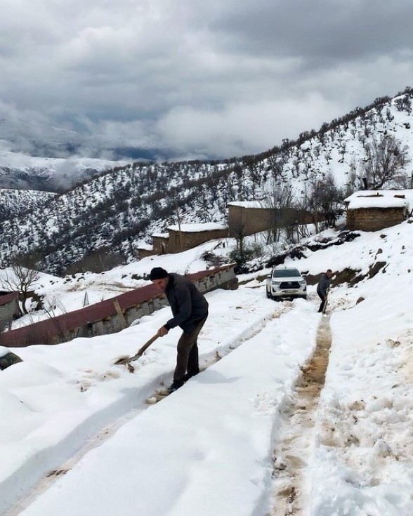 Batman’da karla mücadele: 50 yerleşim yerine ulaşım sağlanamıyor