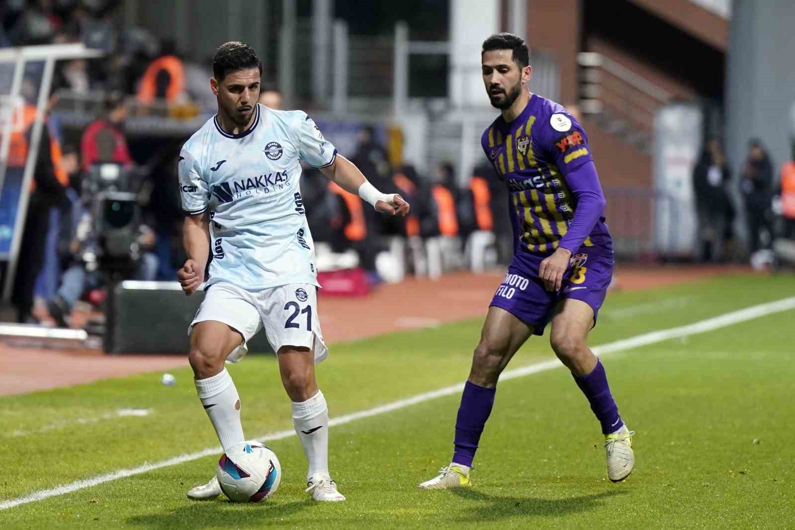 Trendyol Süper Lig: Eyüpspor: 3 - Adana Demirspor: 0 (İlk yarı)
