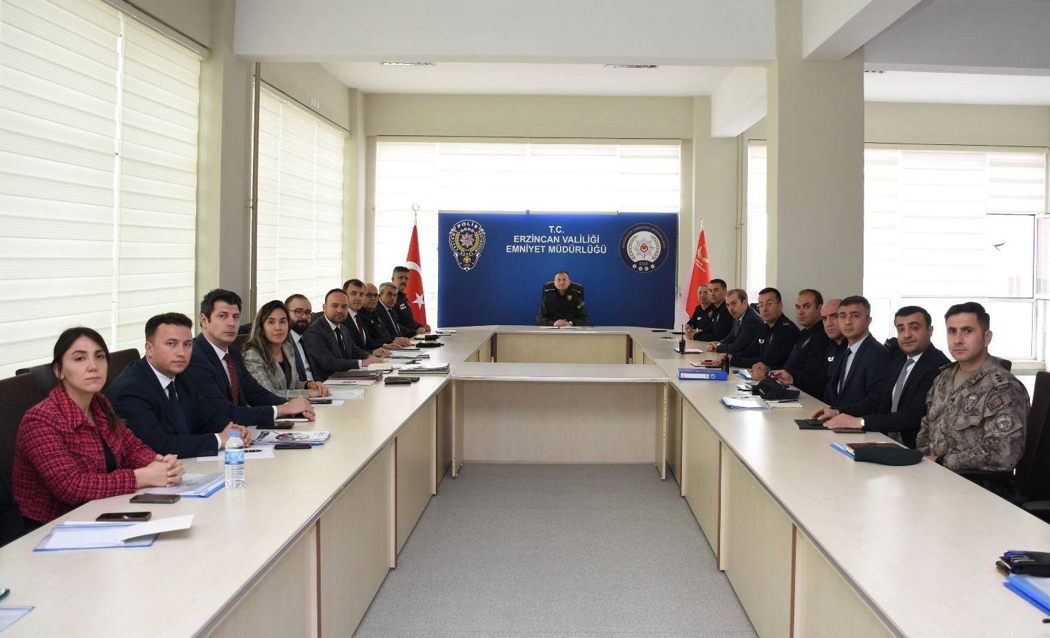 Emniyet Müdürü Baybaba, birim amirleriyle toplantı yaptı
