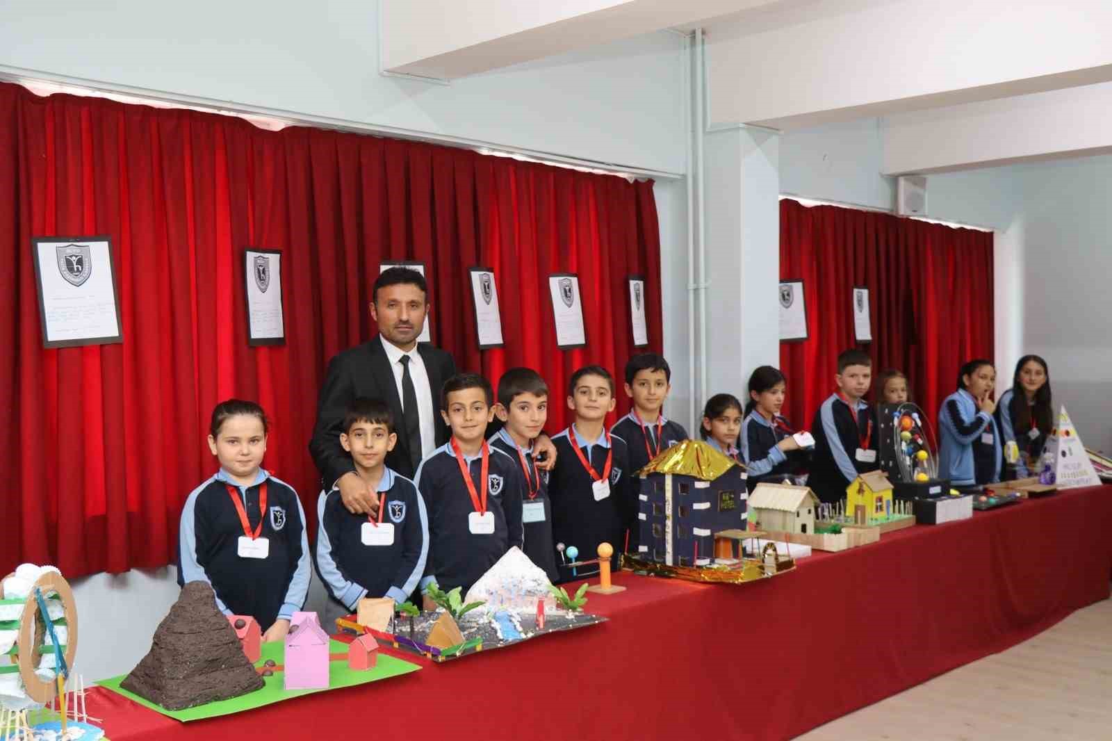 Öğrencilerin projeleri şenlikte görücüye çıktı