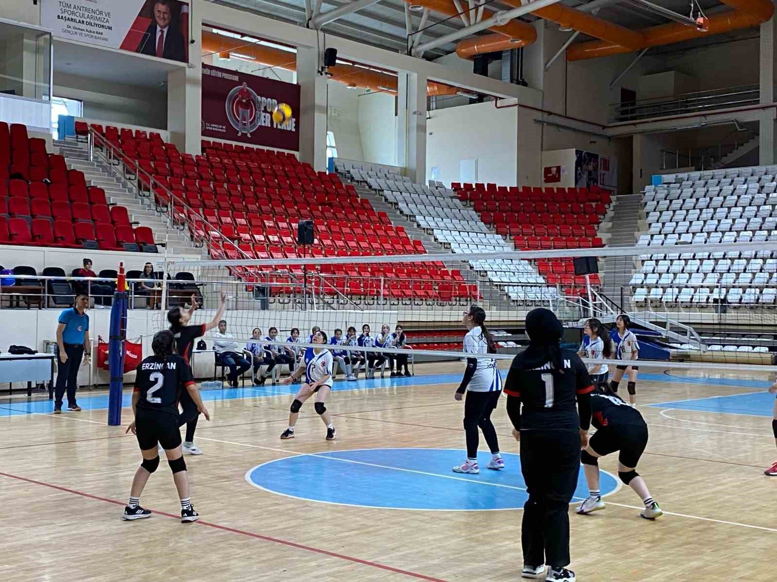 Erzincan’da 23 Nisan Voleybol İl Birinciliği heyecanı başladı