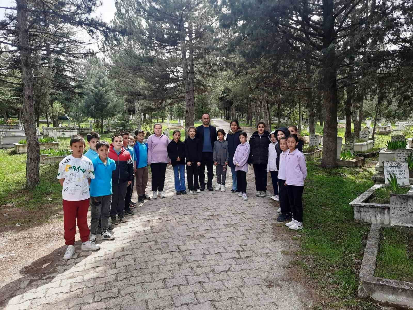 Hisarcık&rsquo;ta minik &ouml;ğrenciler şehitleri unutmadı
