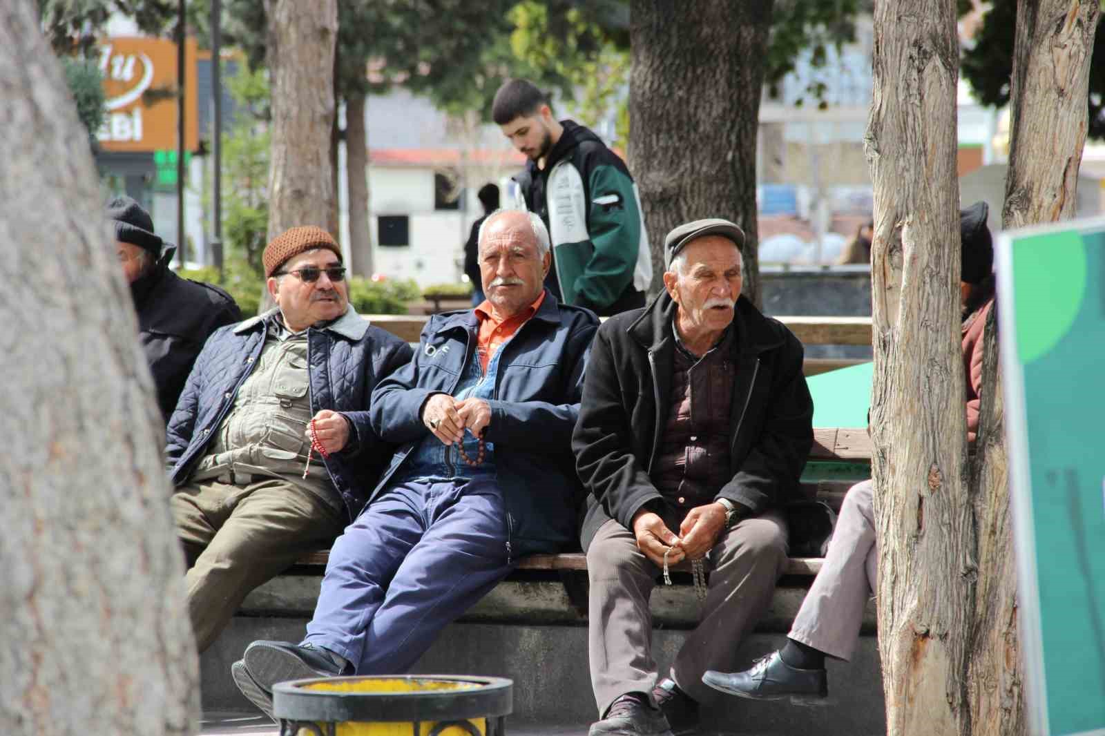 &Ccedil;orum&rsquo;da emekli sayısı &ccedil;alışan sayısına yaklaştı
