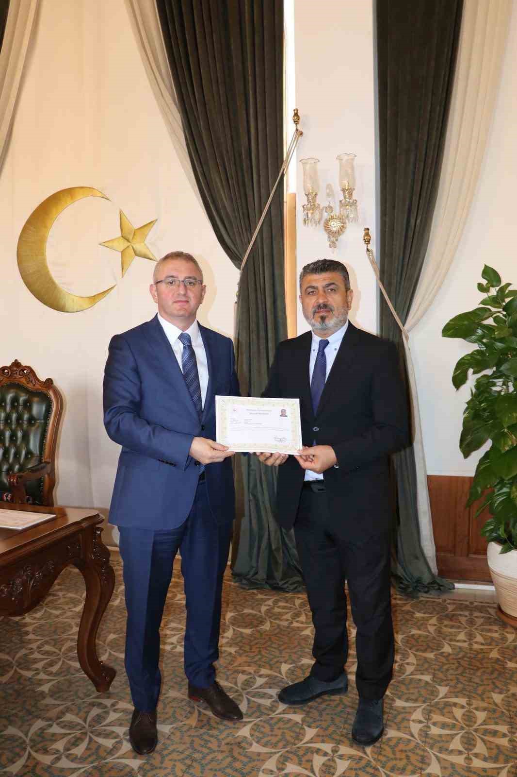 İskenderun’da görevinde başarı gösteren emniyet güçlerine başarı belgesi verildi