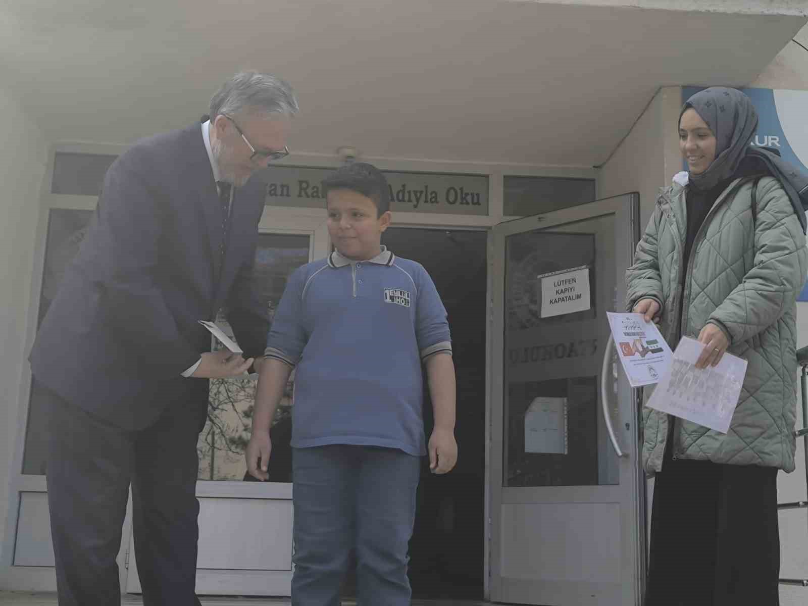 Gediz’de öğrencilerden Suriyeli arkadaşlarına duygusal veda