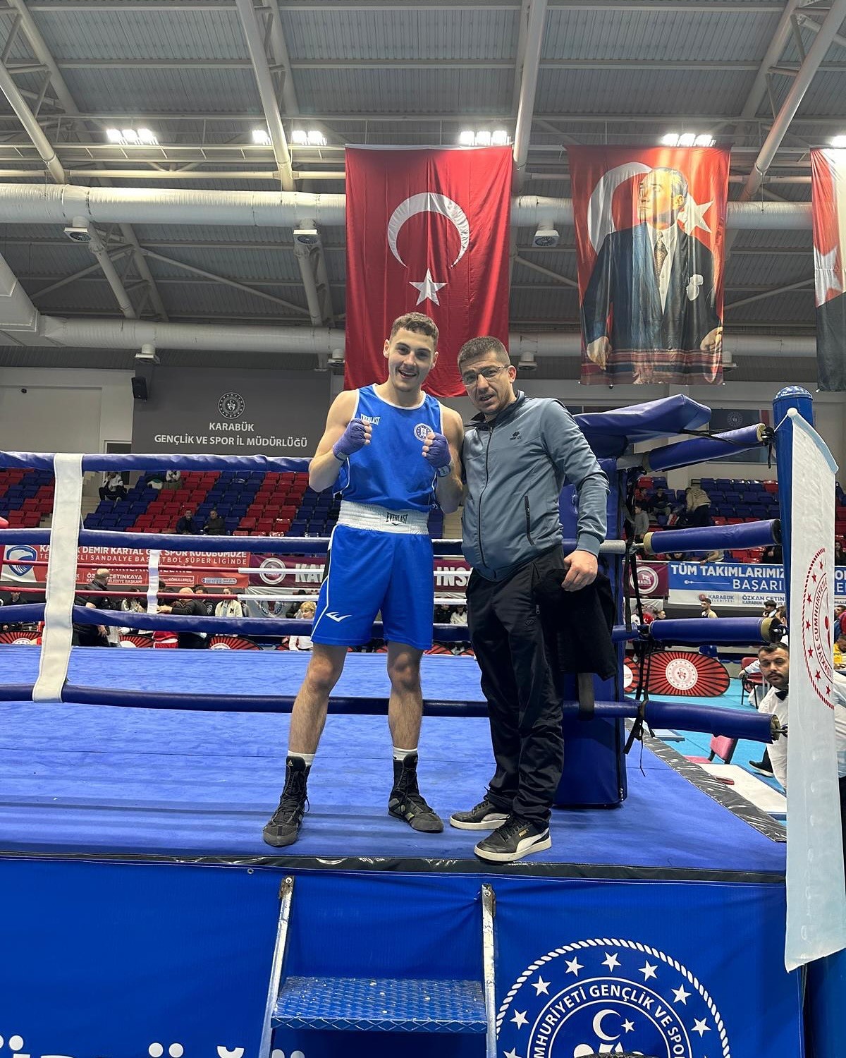 K&uuml;tahya Belediyespor&rsquo;un gen&ccedil; boks&ouml;rlerinden T&uuml;rkiye Şampiyonası&rsquo;nda b&uuml;y&uuml;k başarı
