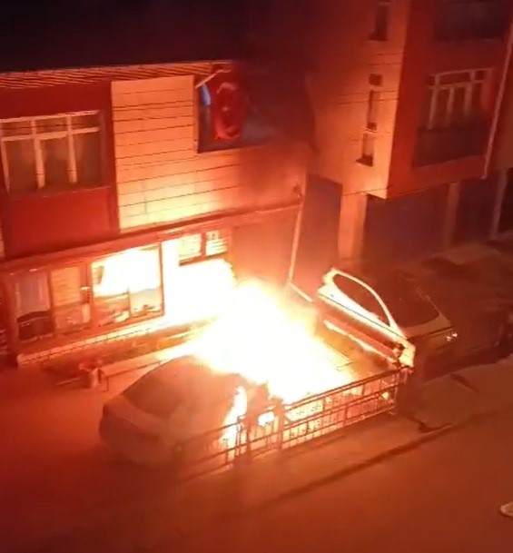 Eskişehir&rsquo;de park halindeki aracın kundaklandığı iddiası
