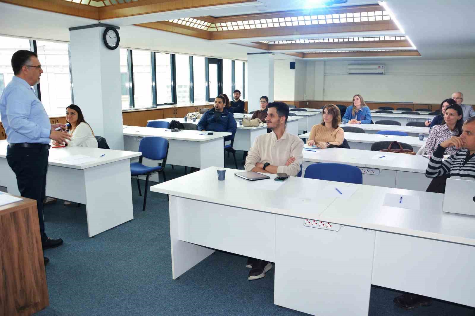 Denizli Ticaret Odası’dan üyelerine ücretsiz dış ticaret eğitimi