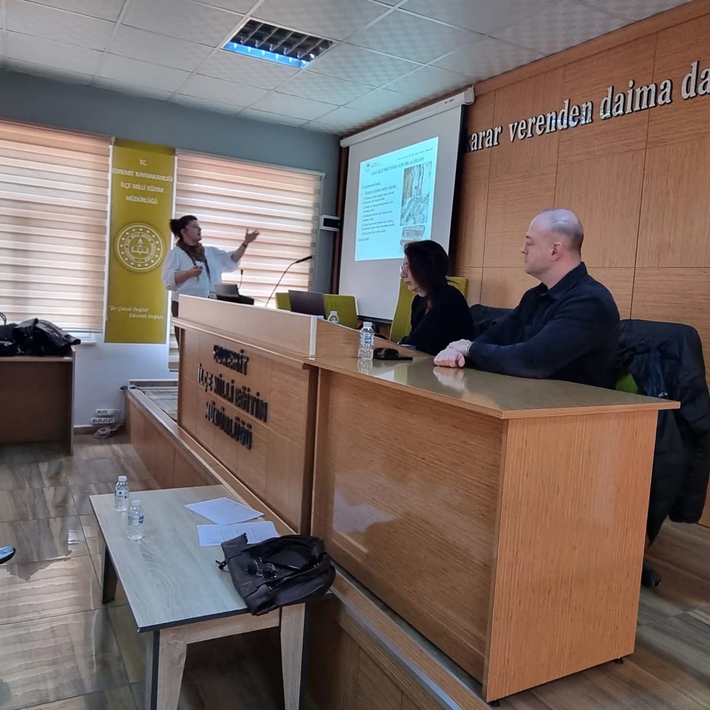 Edremit’te kasap ve şarküterilere hijyen eğitimi verildi