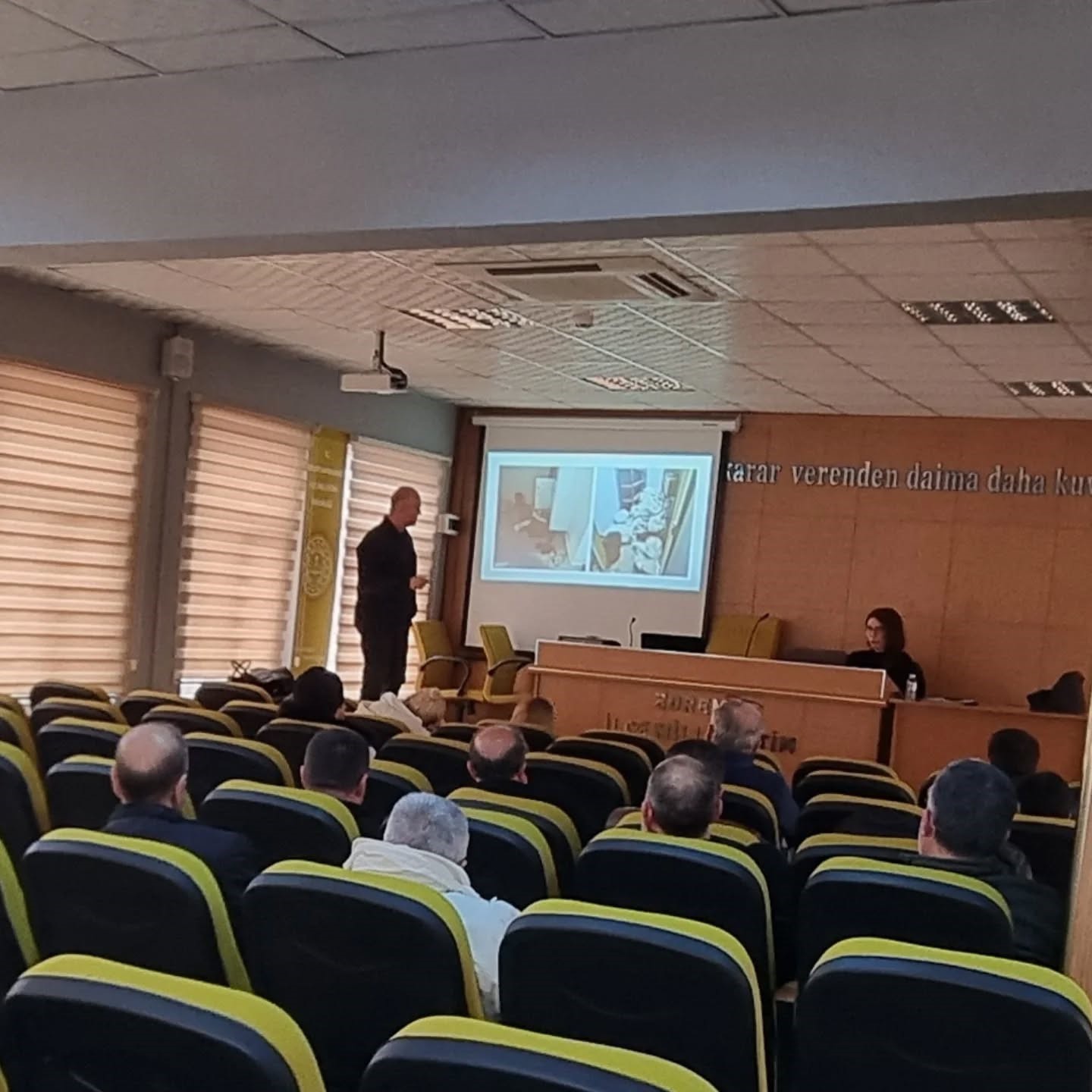 Edremit&rsquo;te kasap ve şark&uuml;terilere hijyen eğitimi verildi
