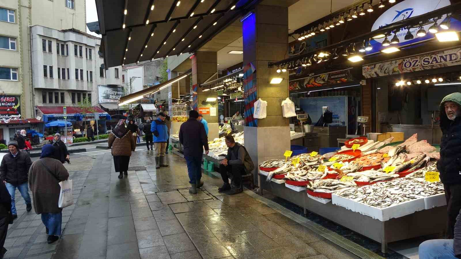 Yasak başladı, tezgâhlar onlara kaldı
