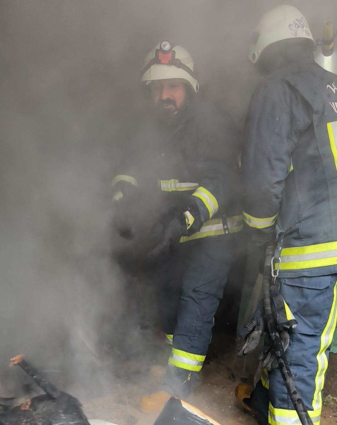 Van’da odunluk yangını