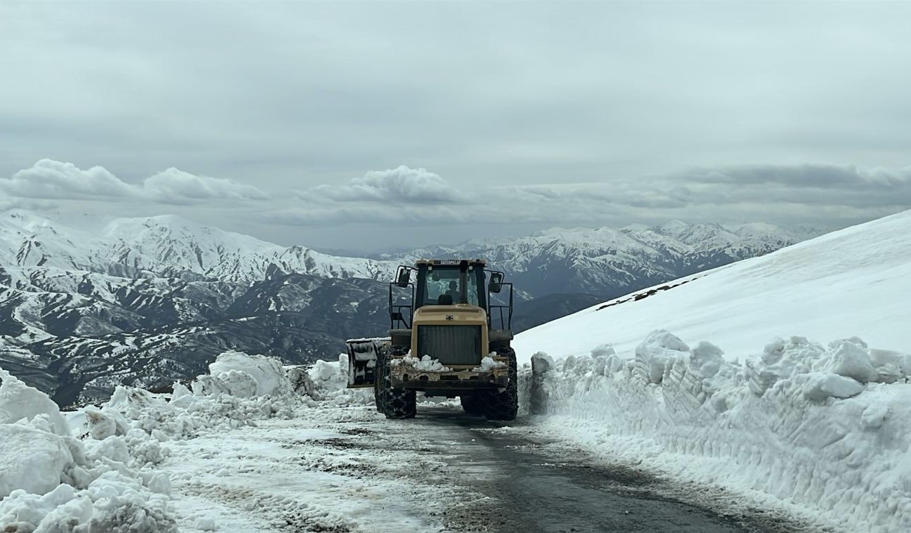 Muş&rsquo;ta kar yağışı: 19 k&ouml;y yolu ulaşıma kapandı
