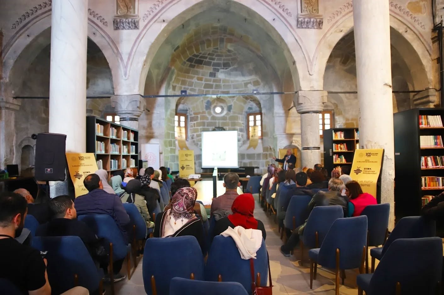 Niğde’de ’Öğretmen Akademisi’ eğitimleri başladı