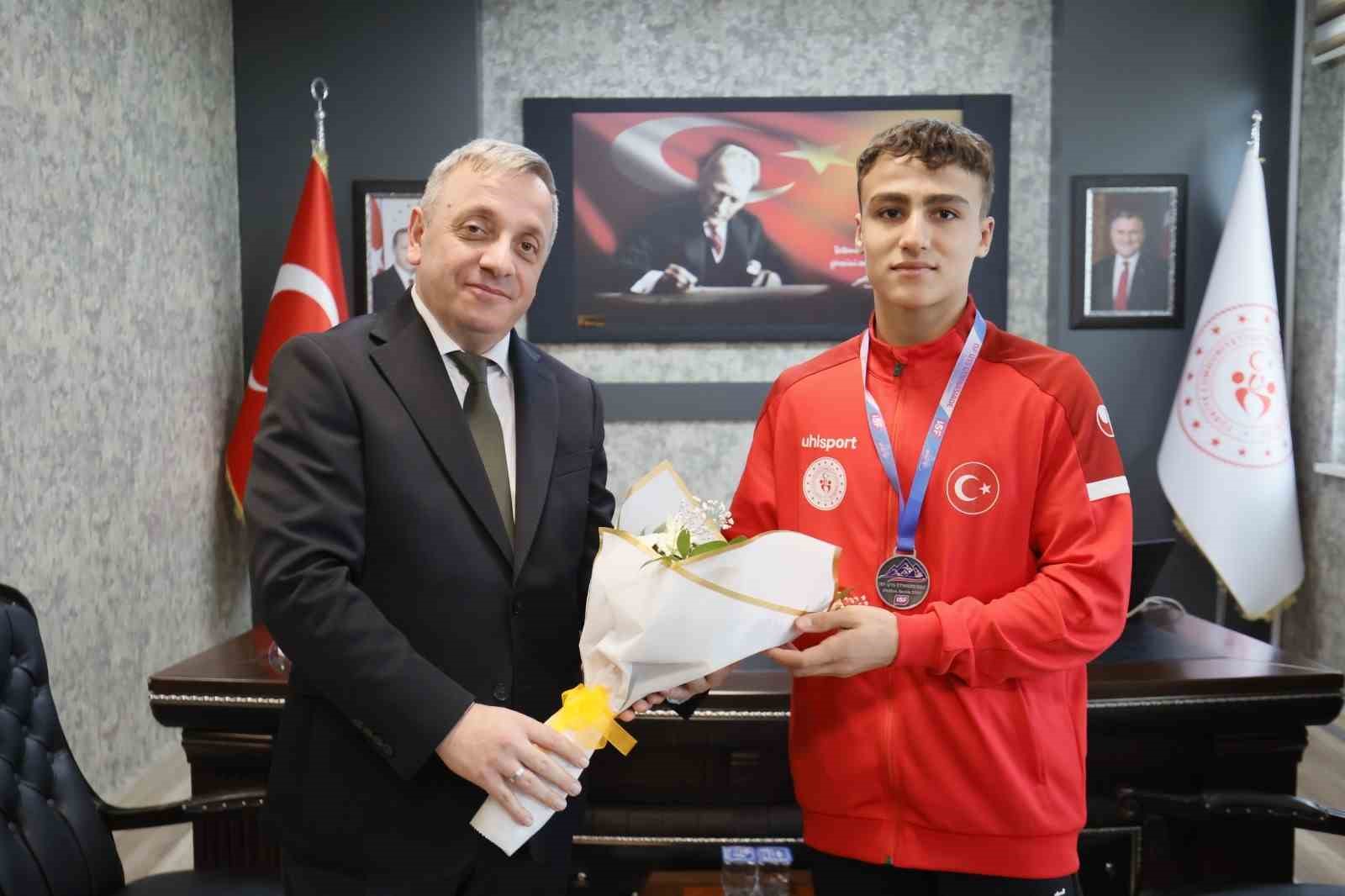 Dünya ikincisi Denizlili güreşçi yeni hedeflerini anlattı