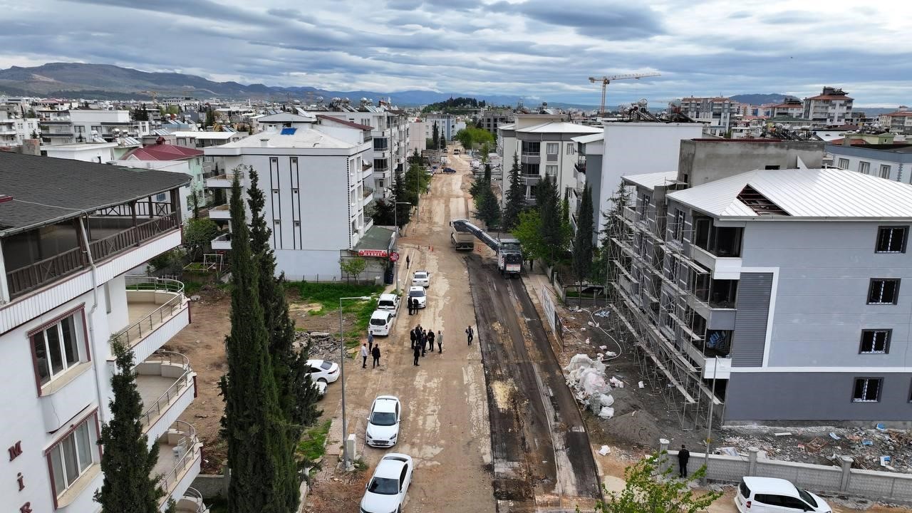 Alitaşı Mahallesinde asfalt serimi başladı