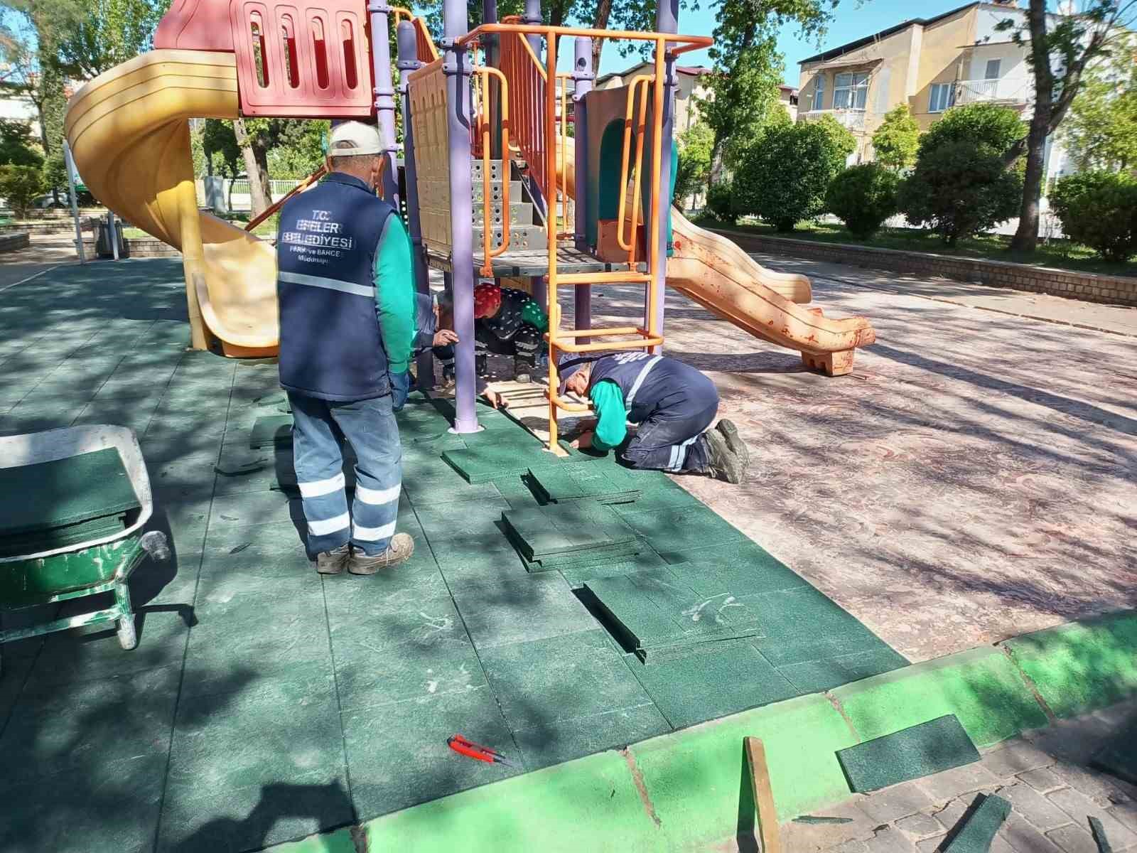 Efeler’in parkları yaz mevsimine hazırlanıyor