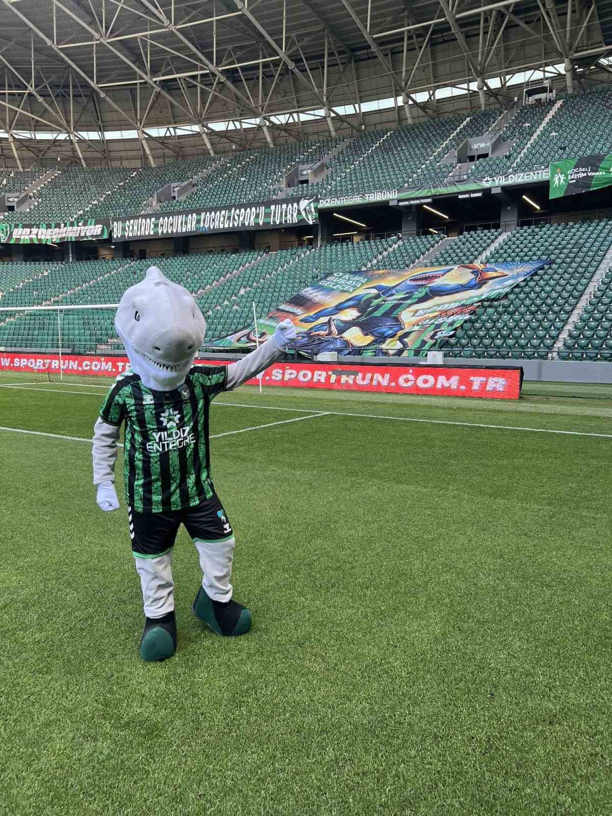 Kocaeli’de taraftar sustu, pankartlar konuştu