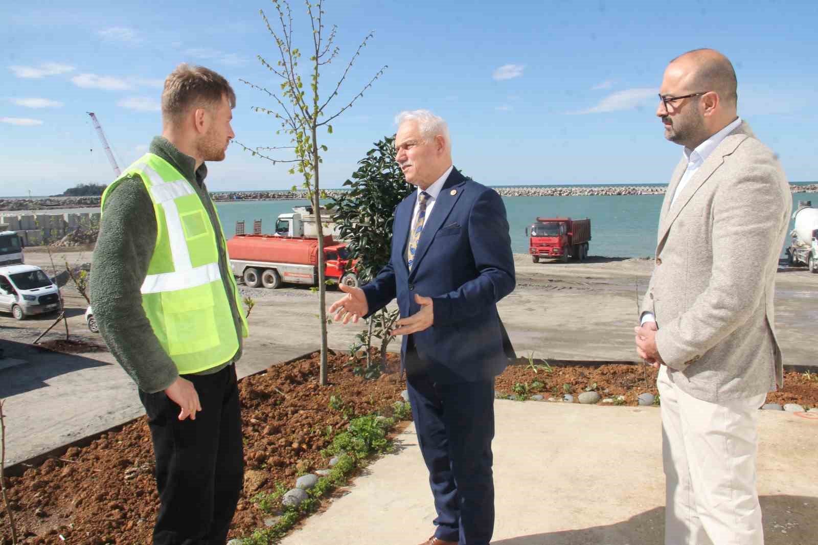 T&uuml;rkiye&rsquo;nin en b&uuml;y&uuml;k balık&ccedil;ı barınağının y&uuml;zde 85&rsquo;lik kısmı tamamlandı
