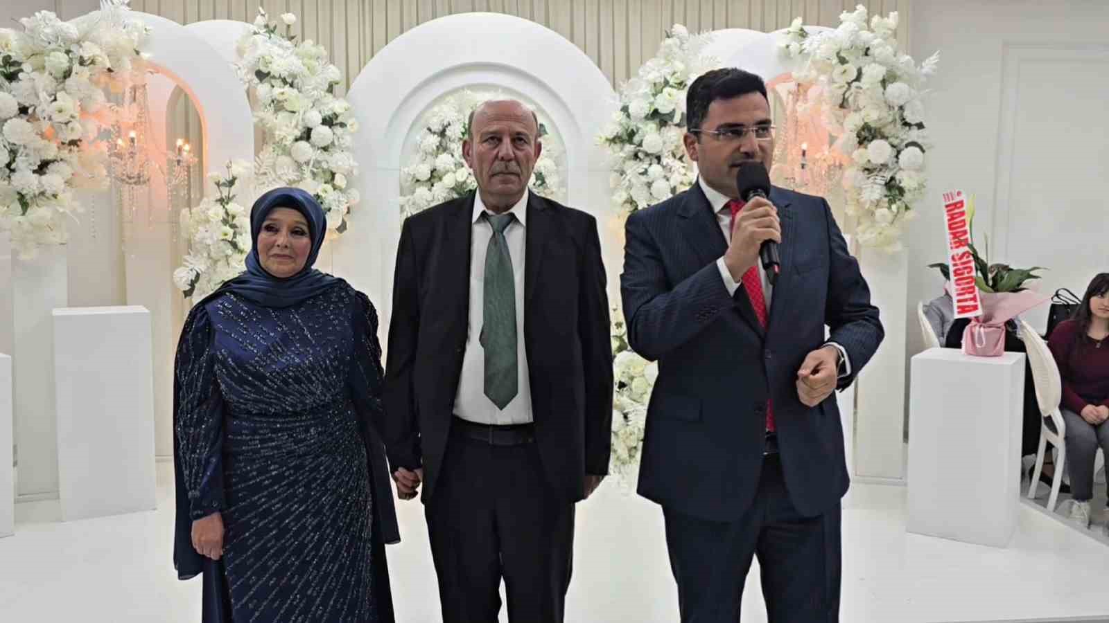 Zonguldaklı çift, 40. evlilik yıl dönümünü düğünle kutladı